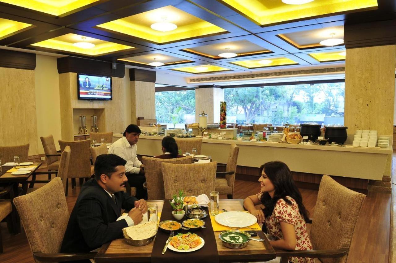 阿穆达巴 The Sky Imperial, Thaltej酒店 外观 照片