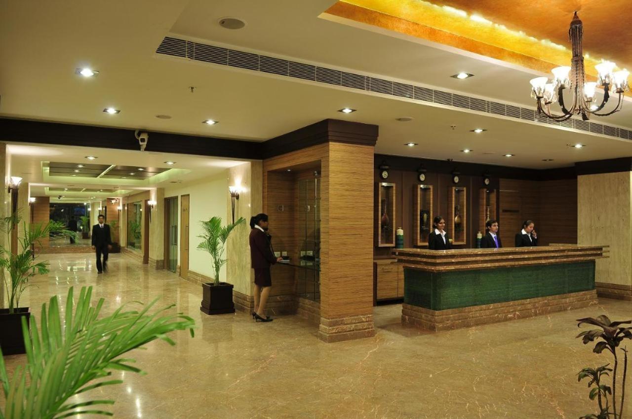 阿穆达巴 The Sky Imperial, Thaltej酒店 外观 照片