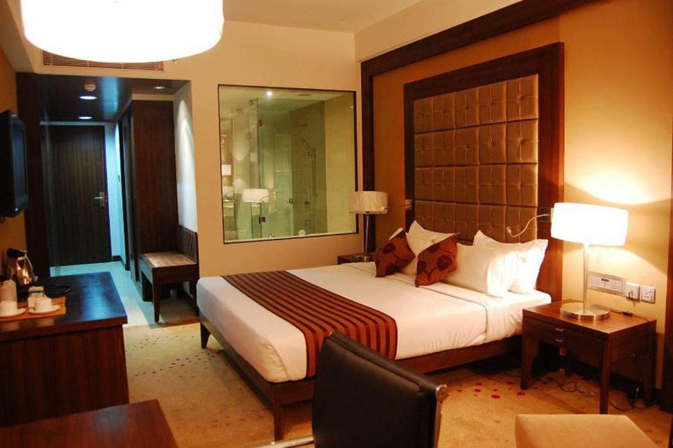 阿穆达巴 The Sky Imperial, Thaltej酒店 外观 照片