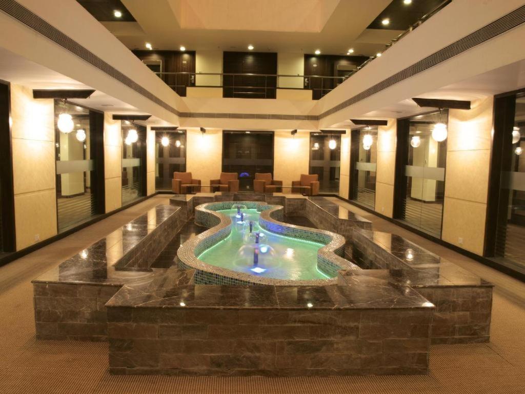 阿穆达巴 The Sky Imperial, Thaltej酒店 外观 照片