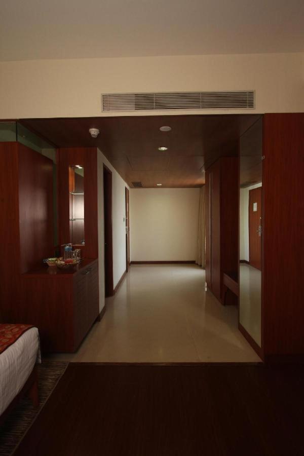 阿穆达巴 The Sky Imperial, Thaltej酒店 外观 照片