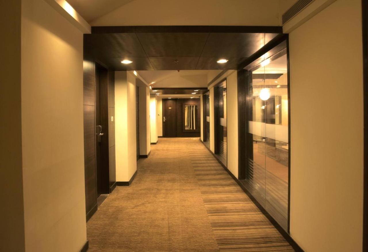 阿穆达巴 The Sky Imperial, Thaltej酒店 外观 照片