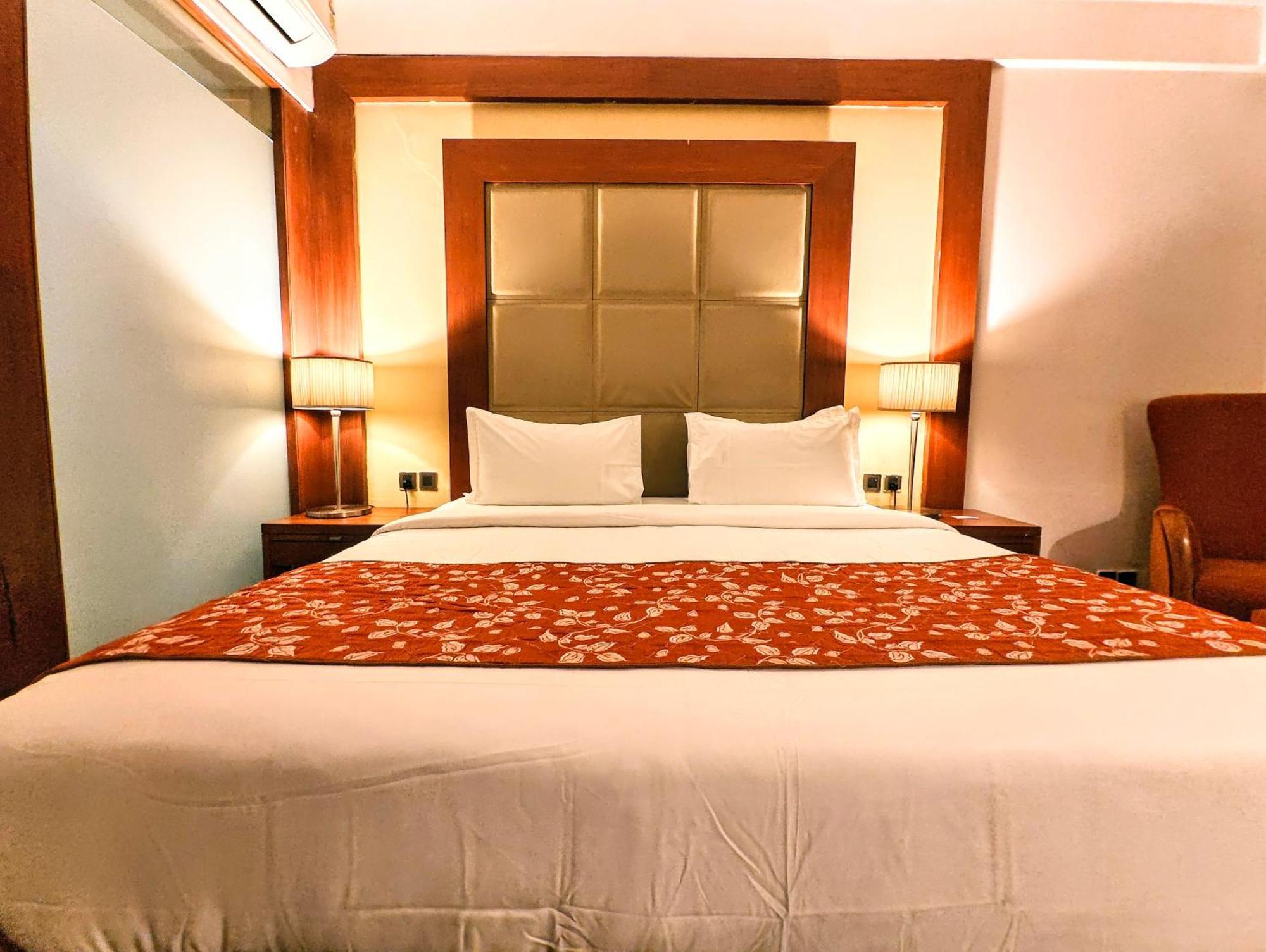 阿穆达巴 The Sky Imperial, Thaltej酒店 外观 照片